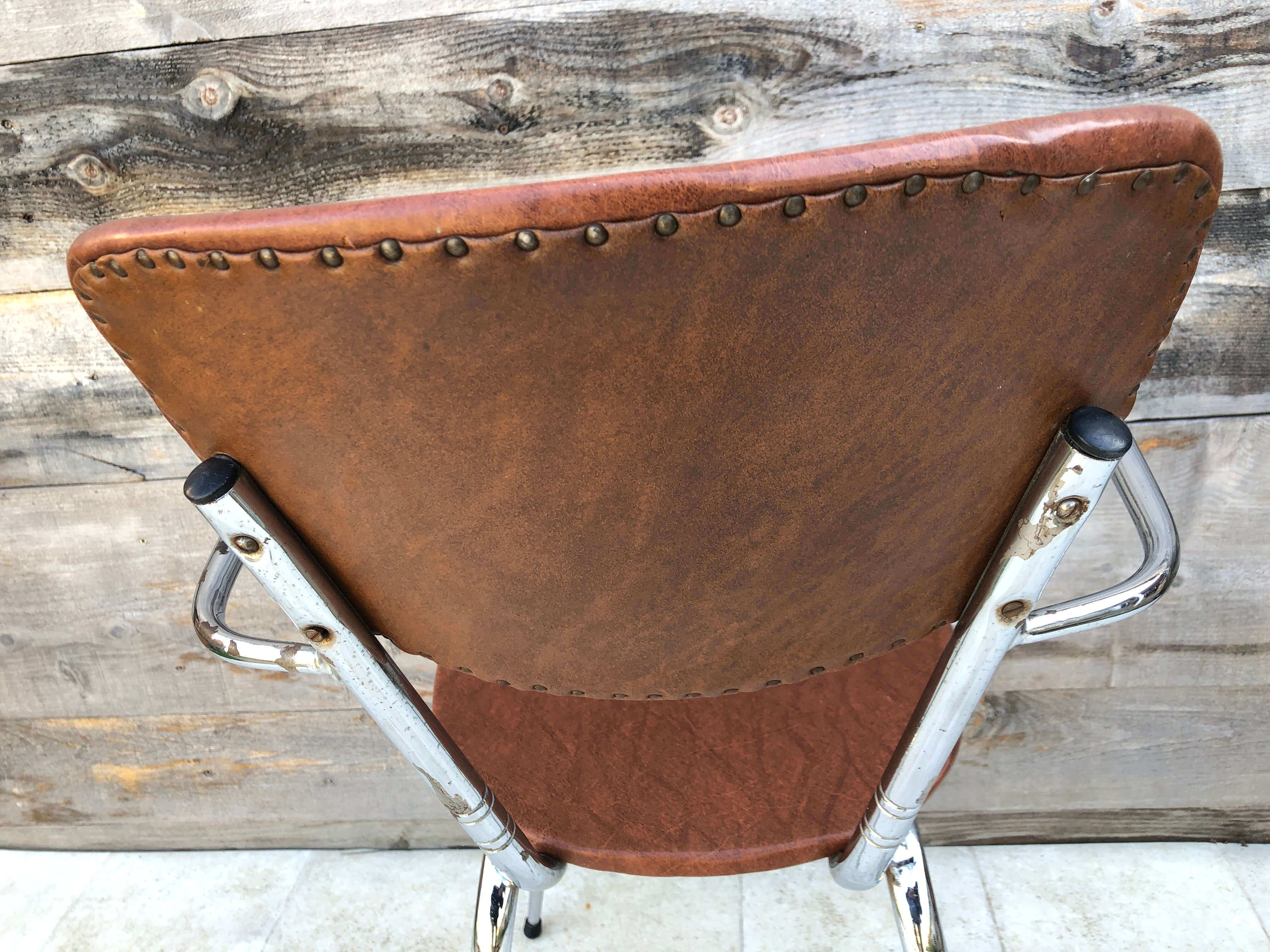 Vintage chair with armrests