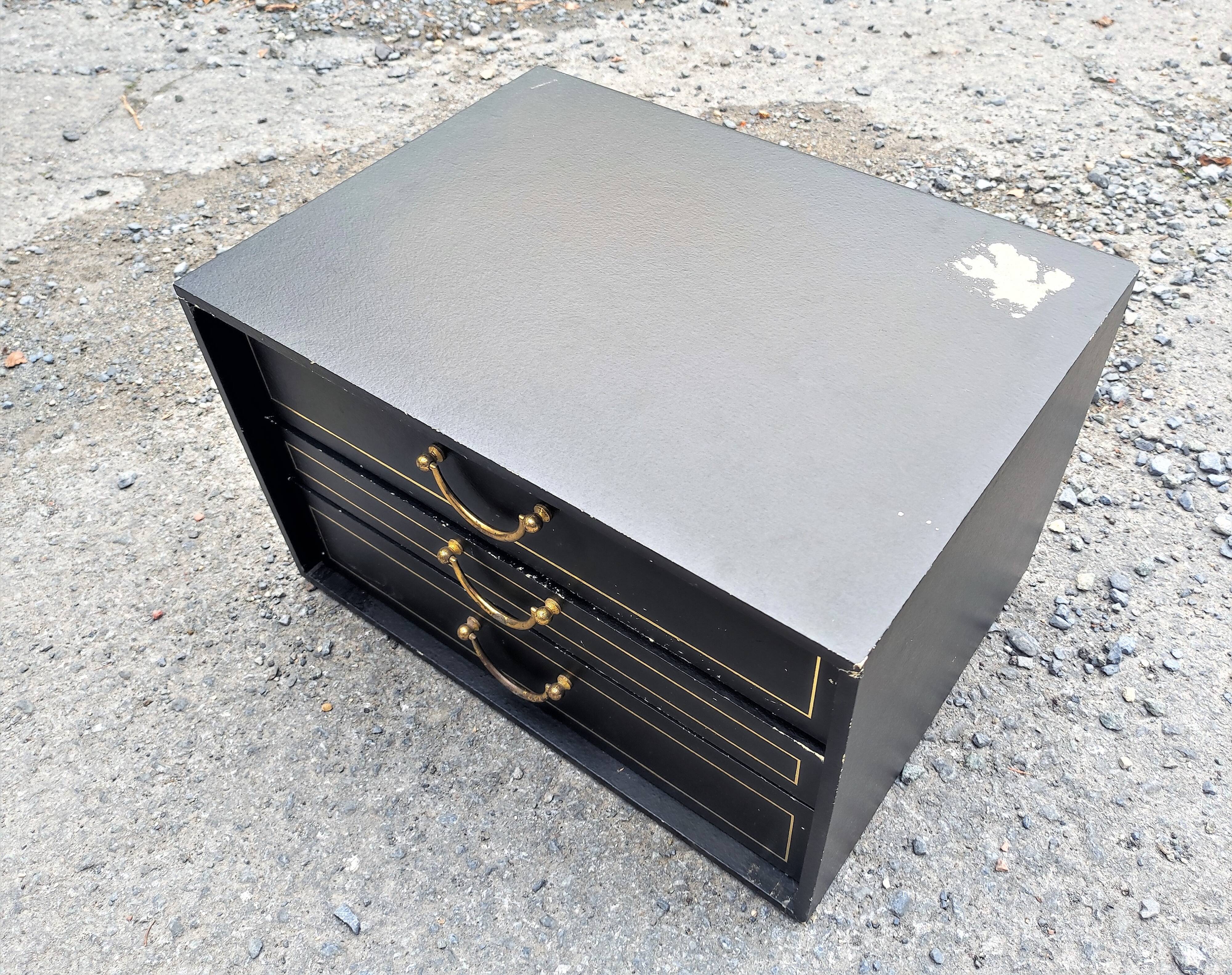 Furniture 3 drawers old vintage housewife