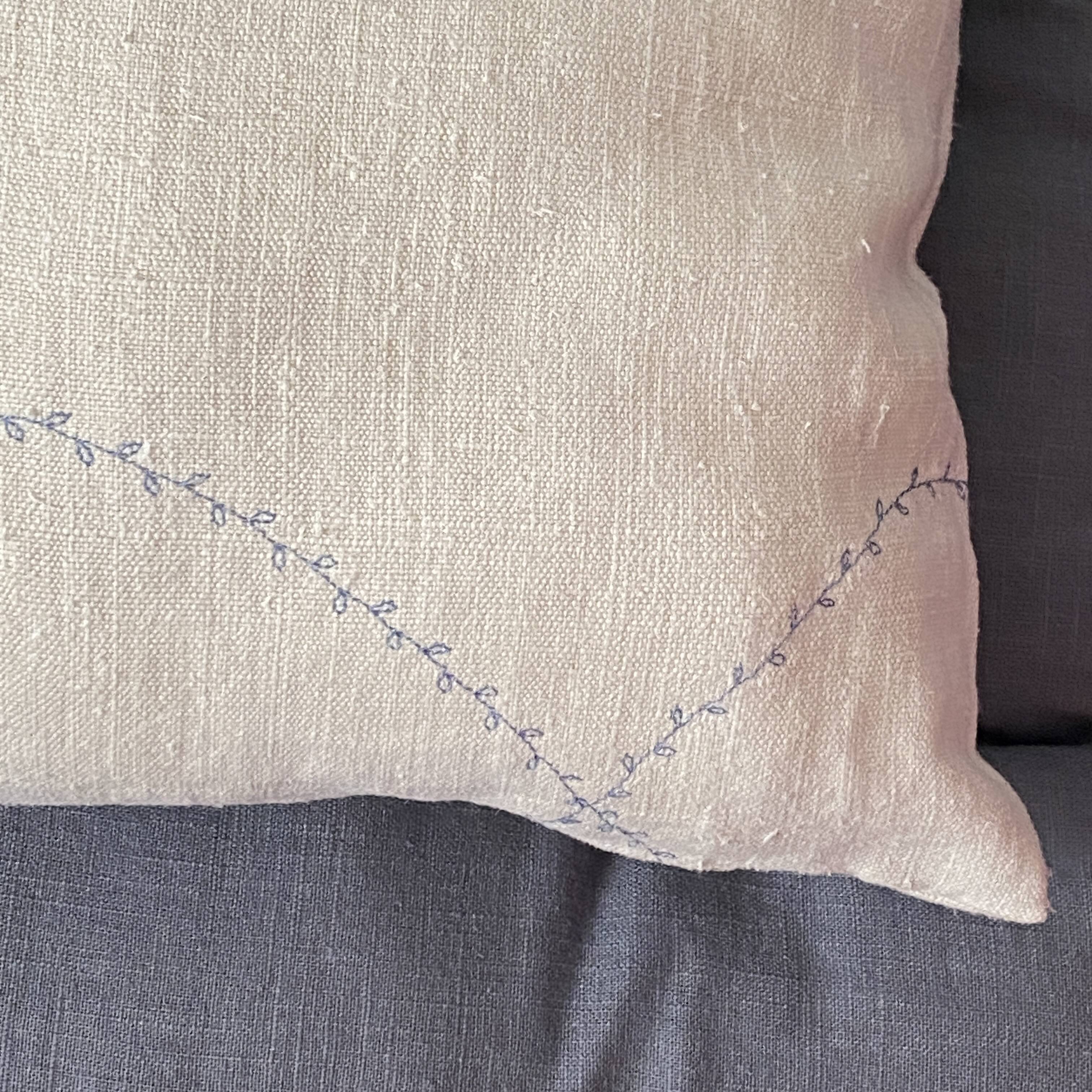 Cushion in old canvas Kilim style