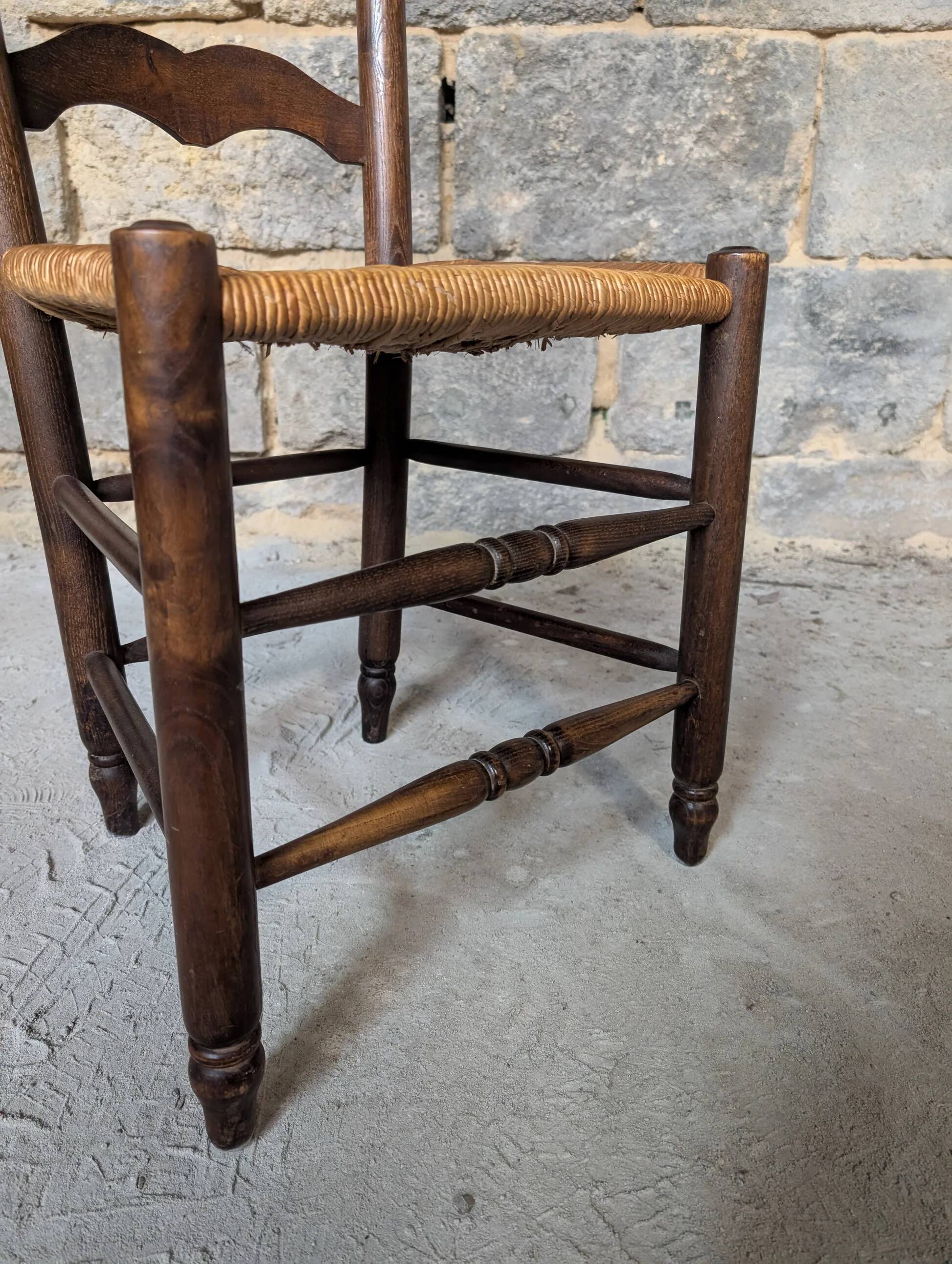 Ensemble de 8 chaises en bois et paille