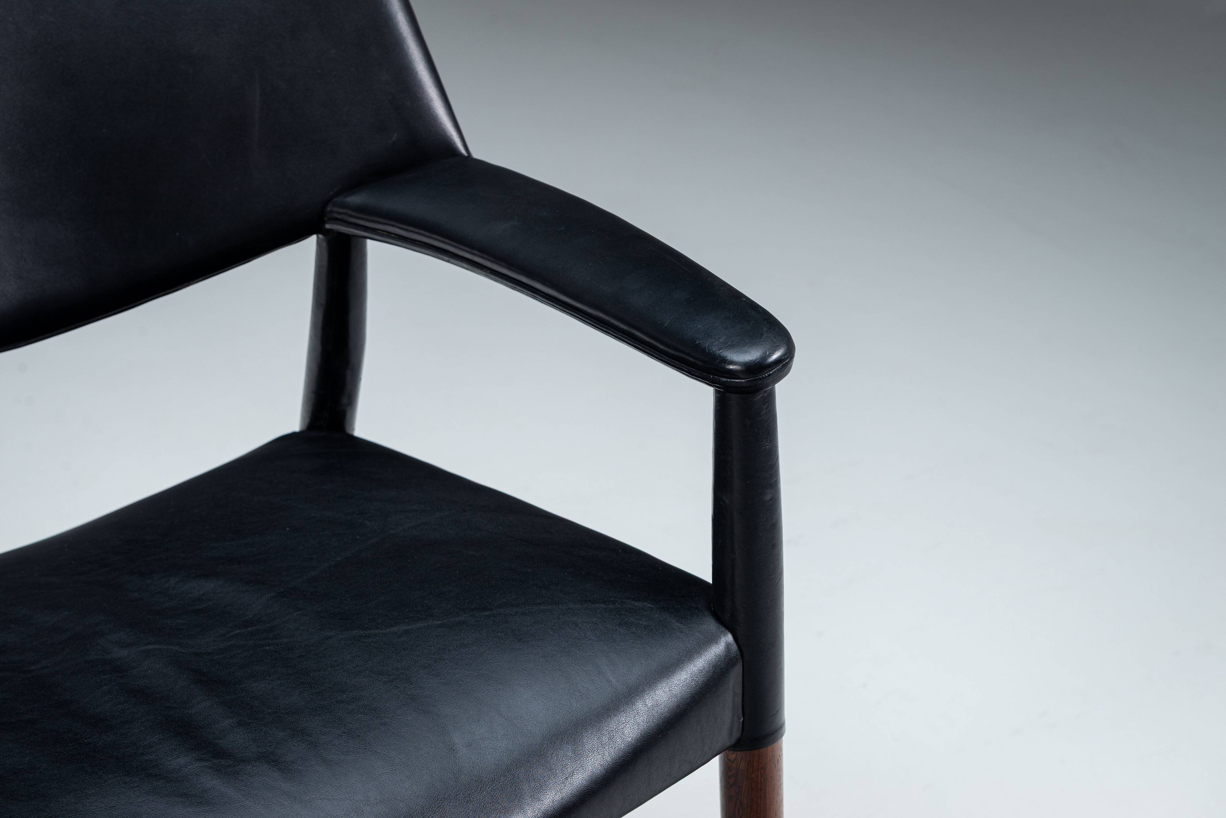 Mid-century armchair designed by Ejnar Larsen & Aksel Bender Madsen for Wil