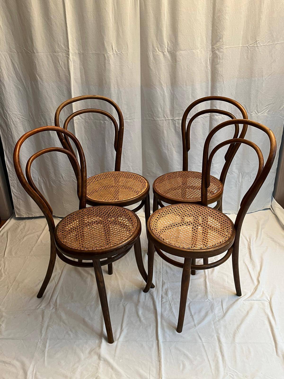 Ensemble de chaises cannées en bois courbé Thonet, années 30-40