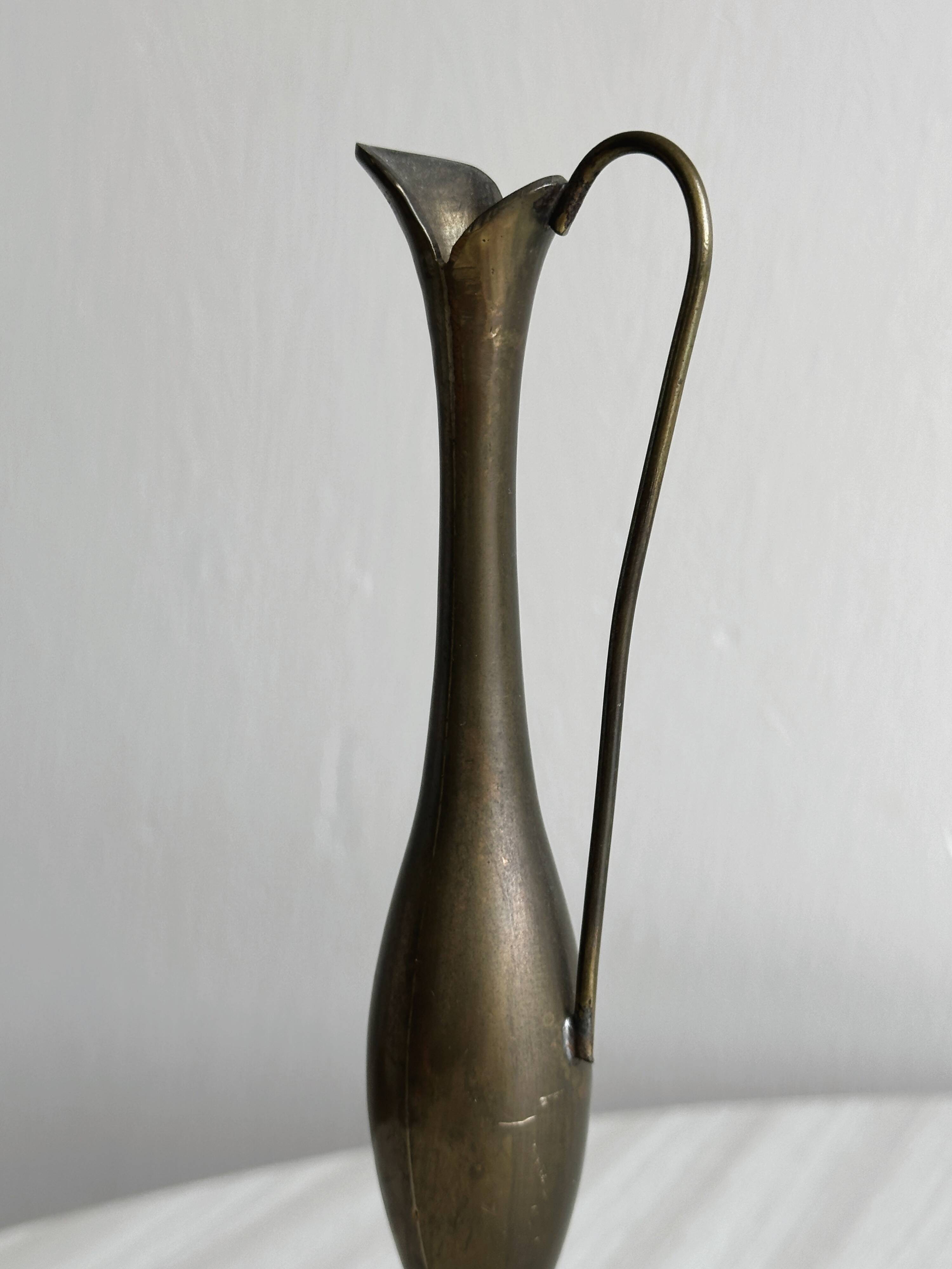 Brass soliflore.