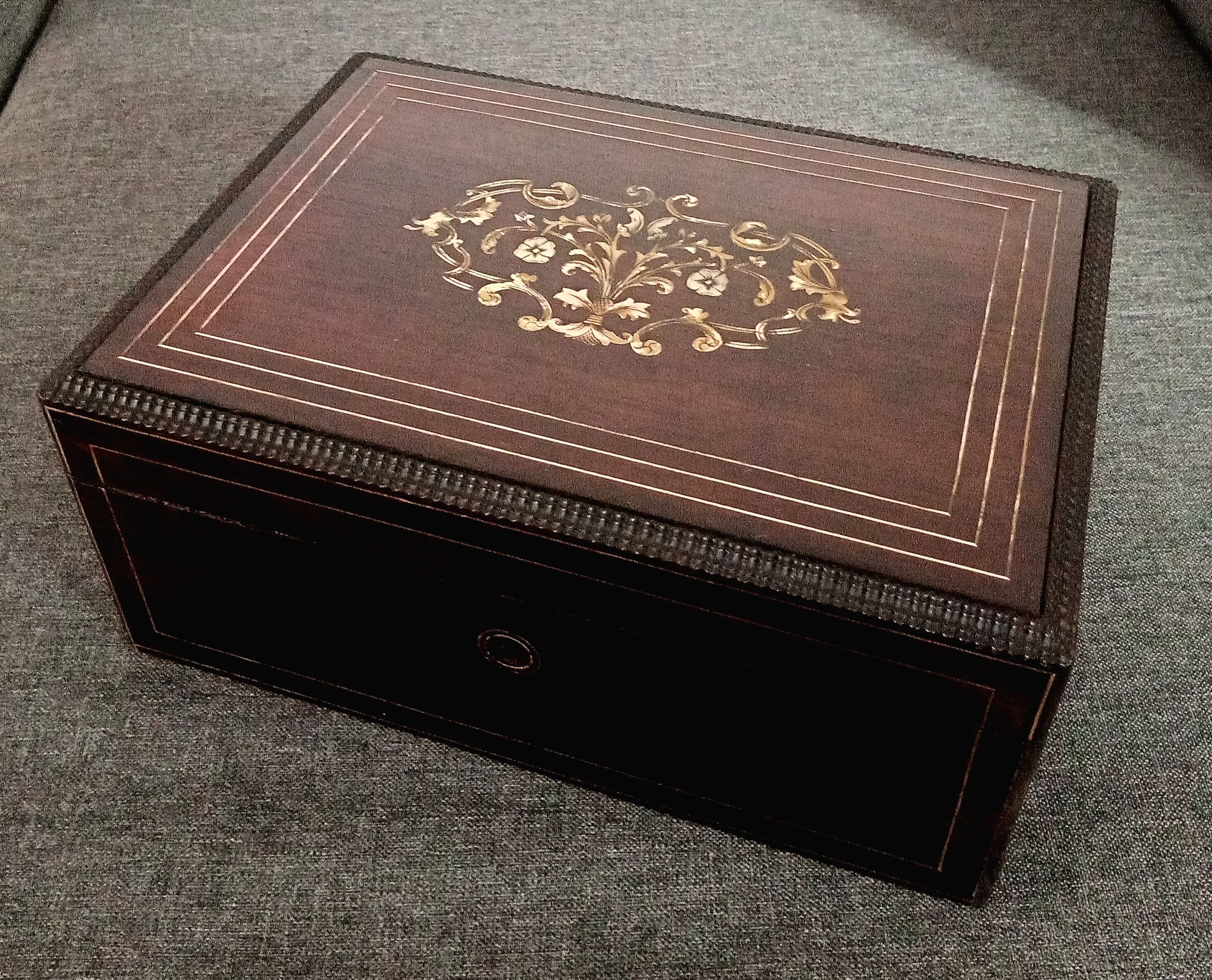 Former Napoleon III jewellery box inlaid brass marquetry, mother-of-pearl
