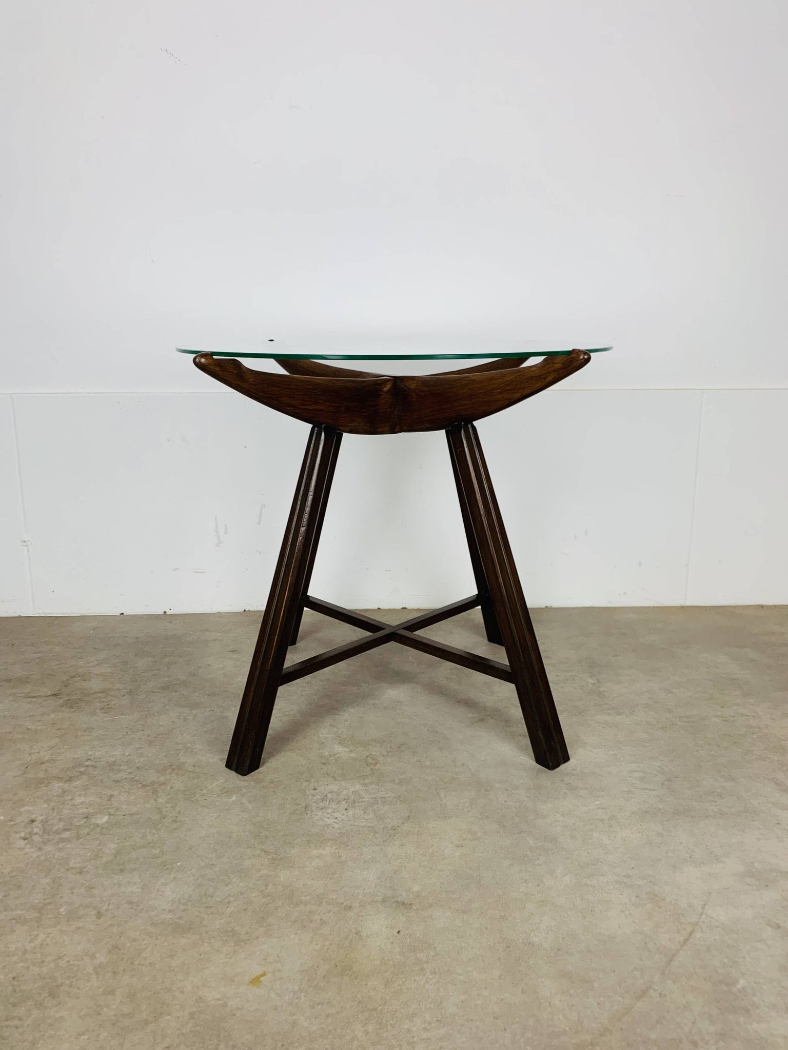 Table d’appoint en bois et verre, Italie, années 60, guéridon