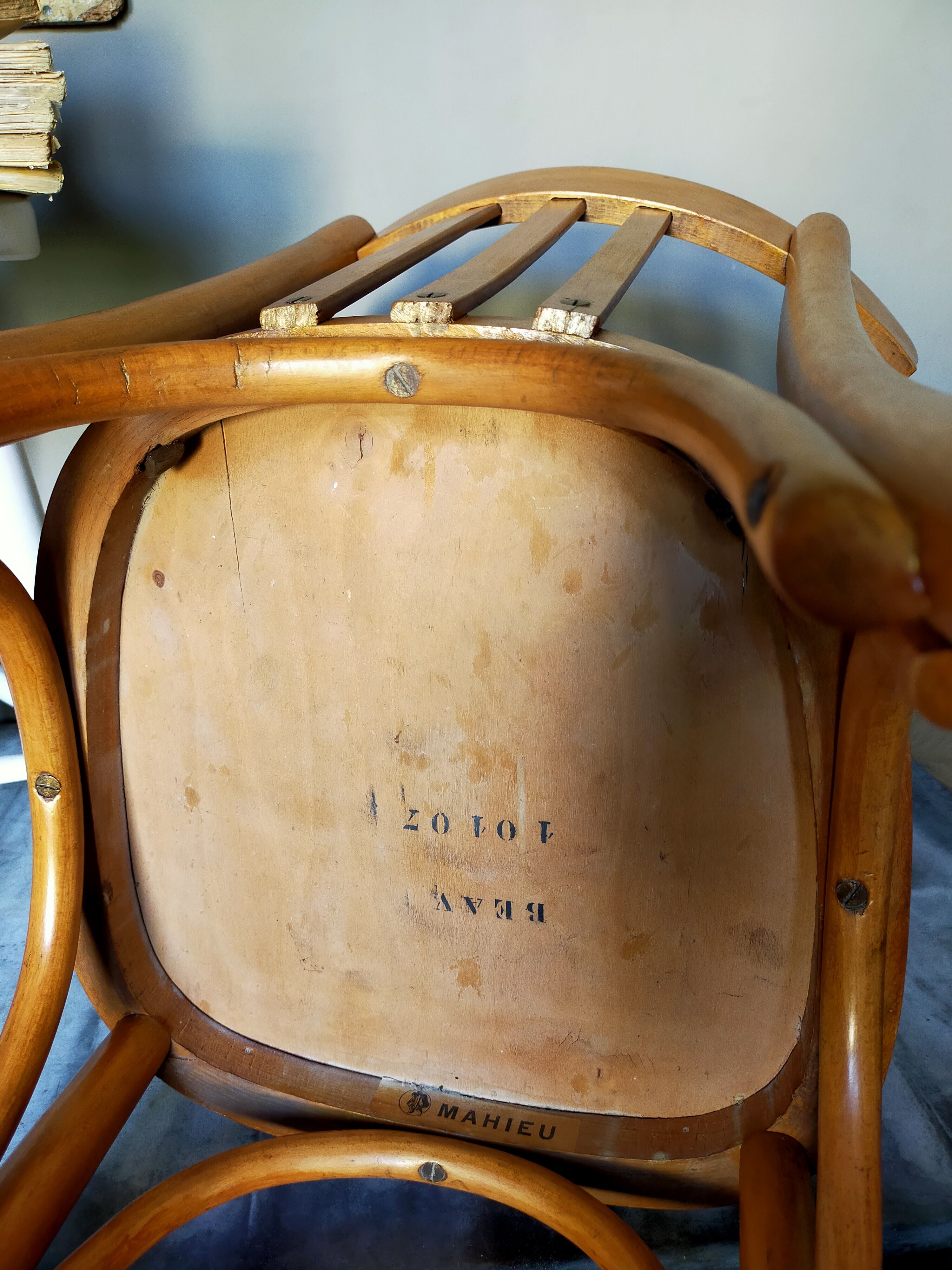 Mahieu curved wooden bistro chair