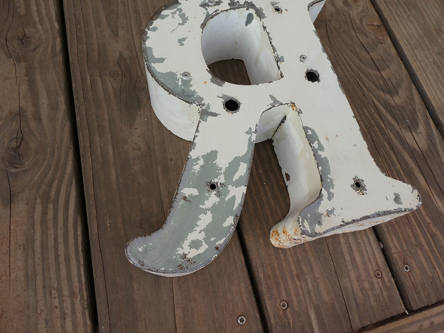 Letter "R" of vintage industrial brand in iron
