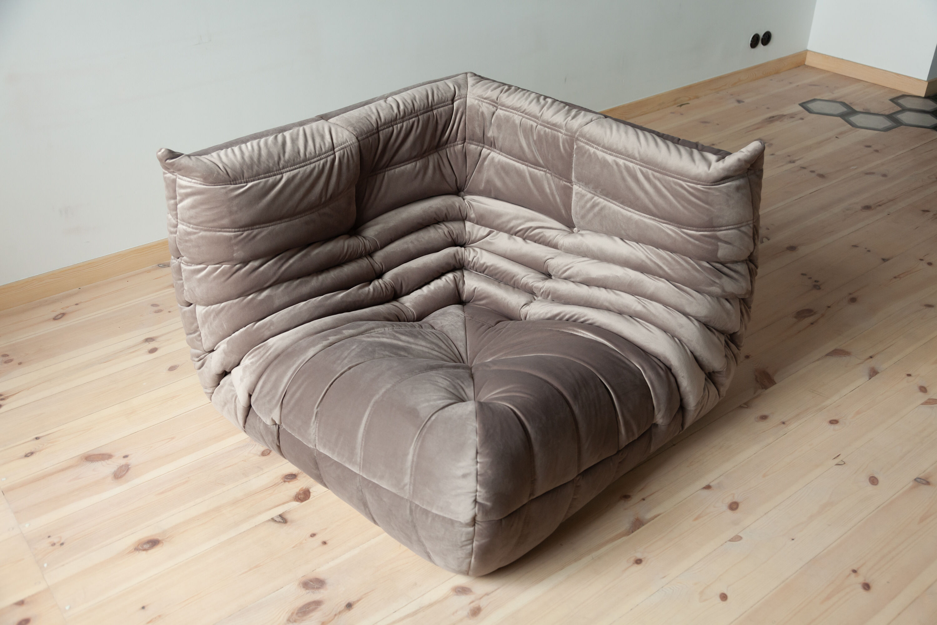 Togo corner chair model designed by Michel Ducaroy 1973