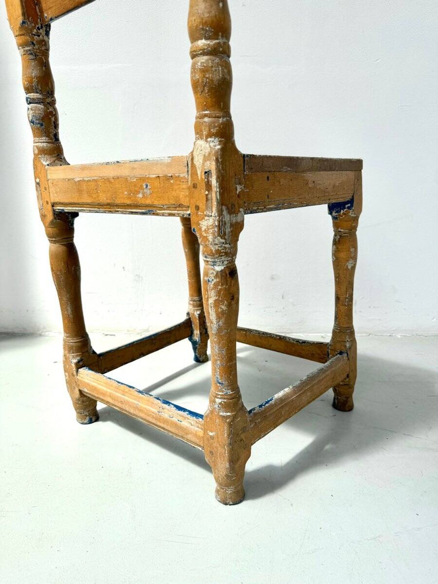Chaise ancienne suédoise de style gustavien en pin du XVIIIe siècle
