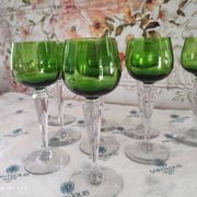 Lot de 9 verres à vin Saint-Louis non estampillés buvant vert Chartreuse