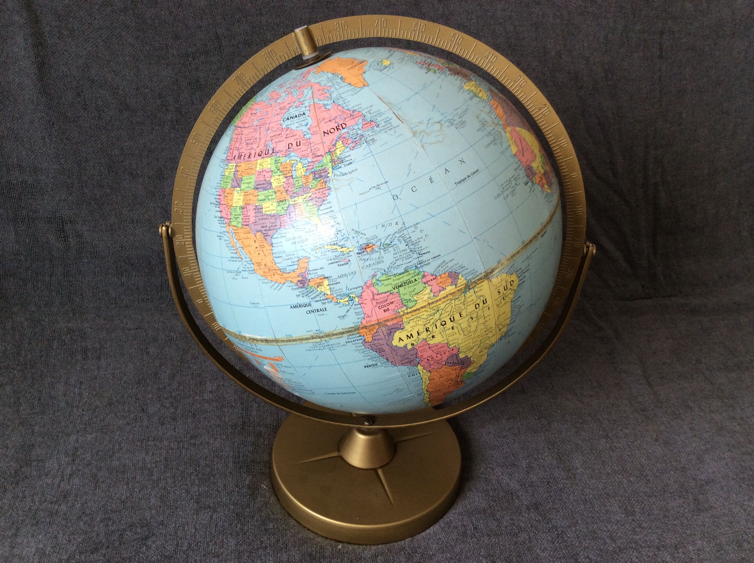 Globe terrestre marque Taride scan globe en carton et pied en métal 1960
