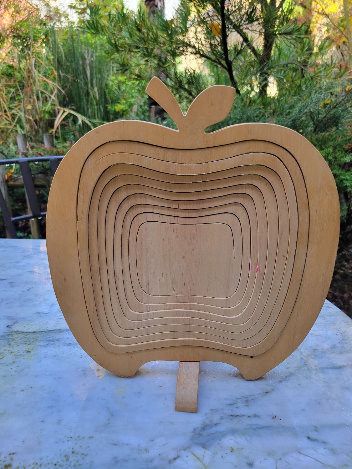 Foldable wooden fruit basket and trivet