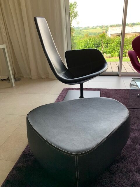 Moroso Fjord armchair with its pouf, design Patricia Urquiola 2002, steel and smooth black leather