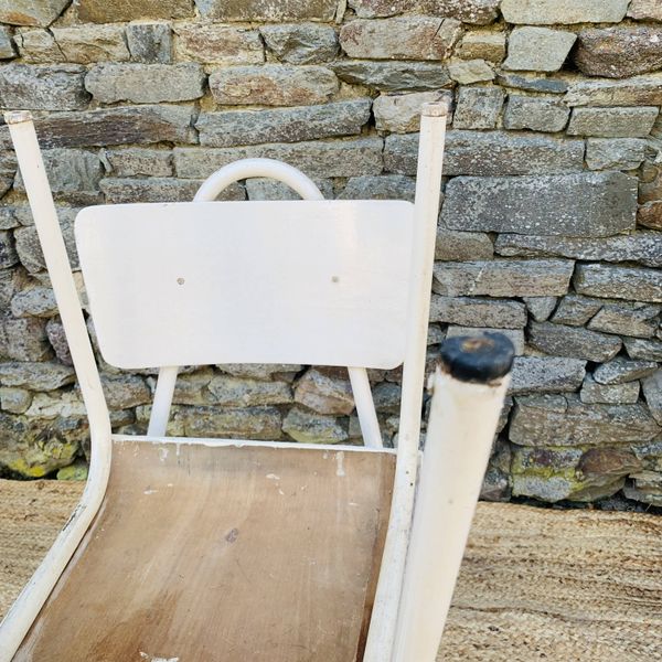 Paire de chaises blanches