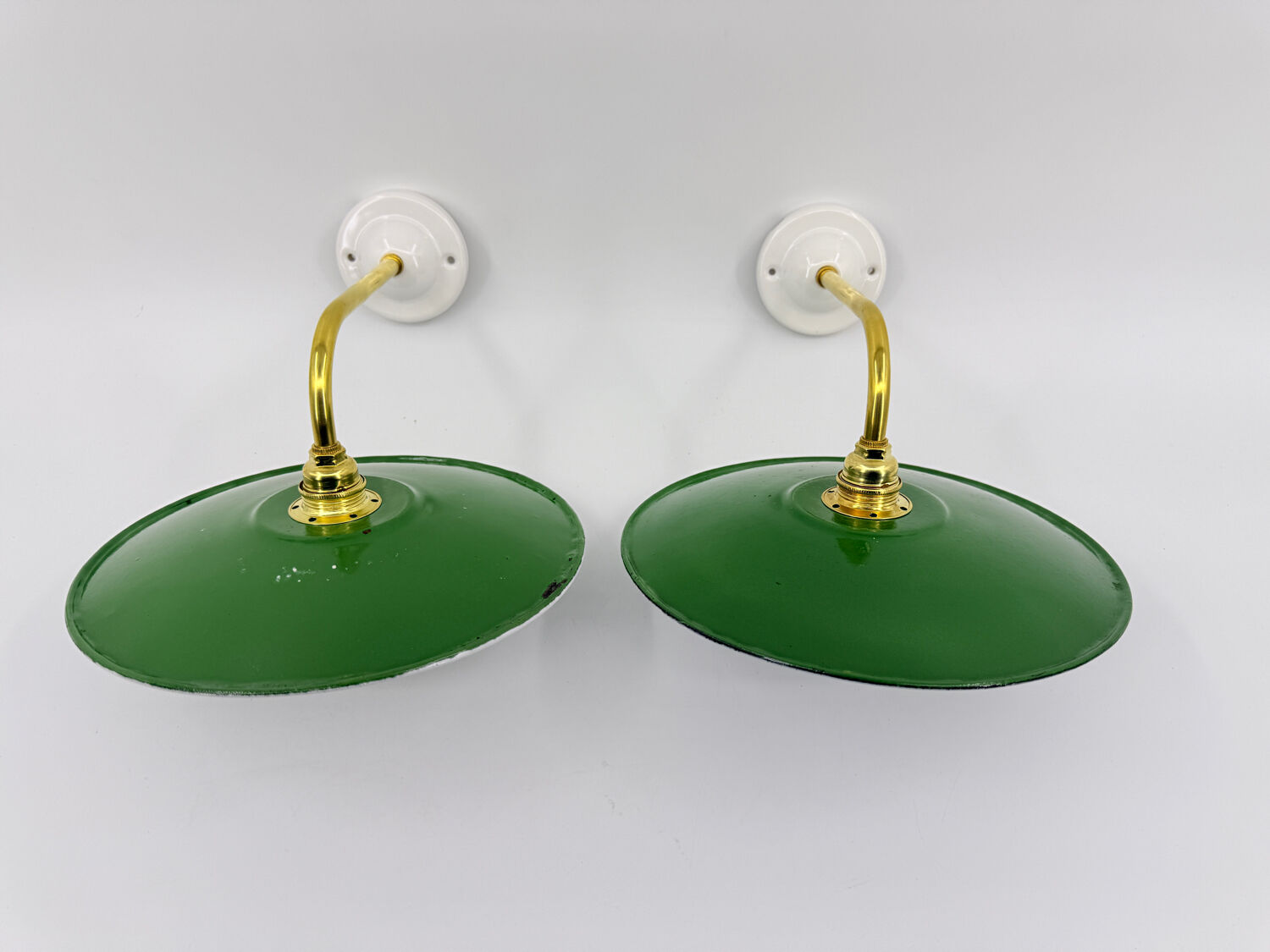 Enamelled sheet metal wall lights