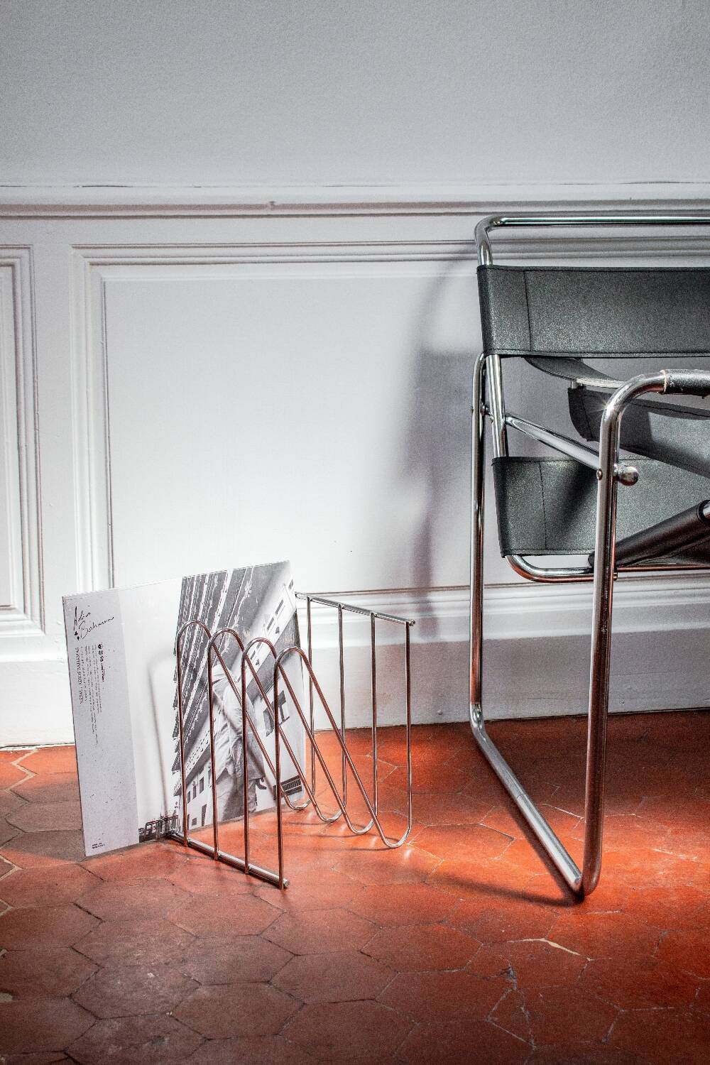 Vinyl magazine rack Z by François Arnal