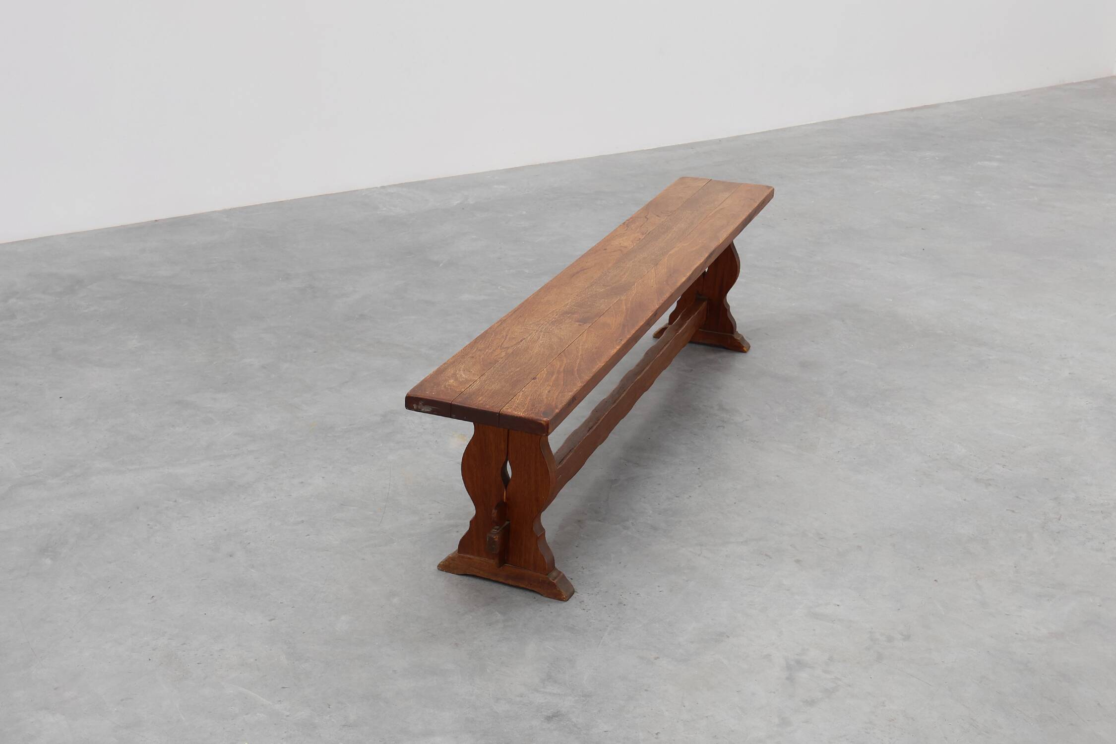 Banc rustique en chêne avec une belle patine, France vers 1900