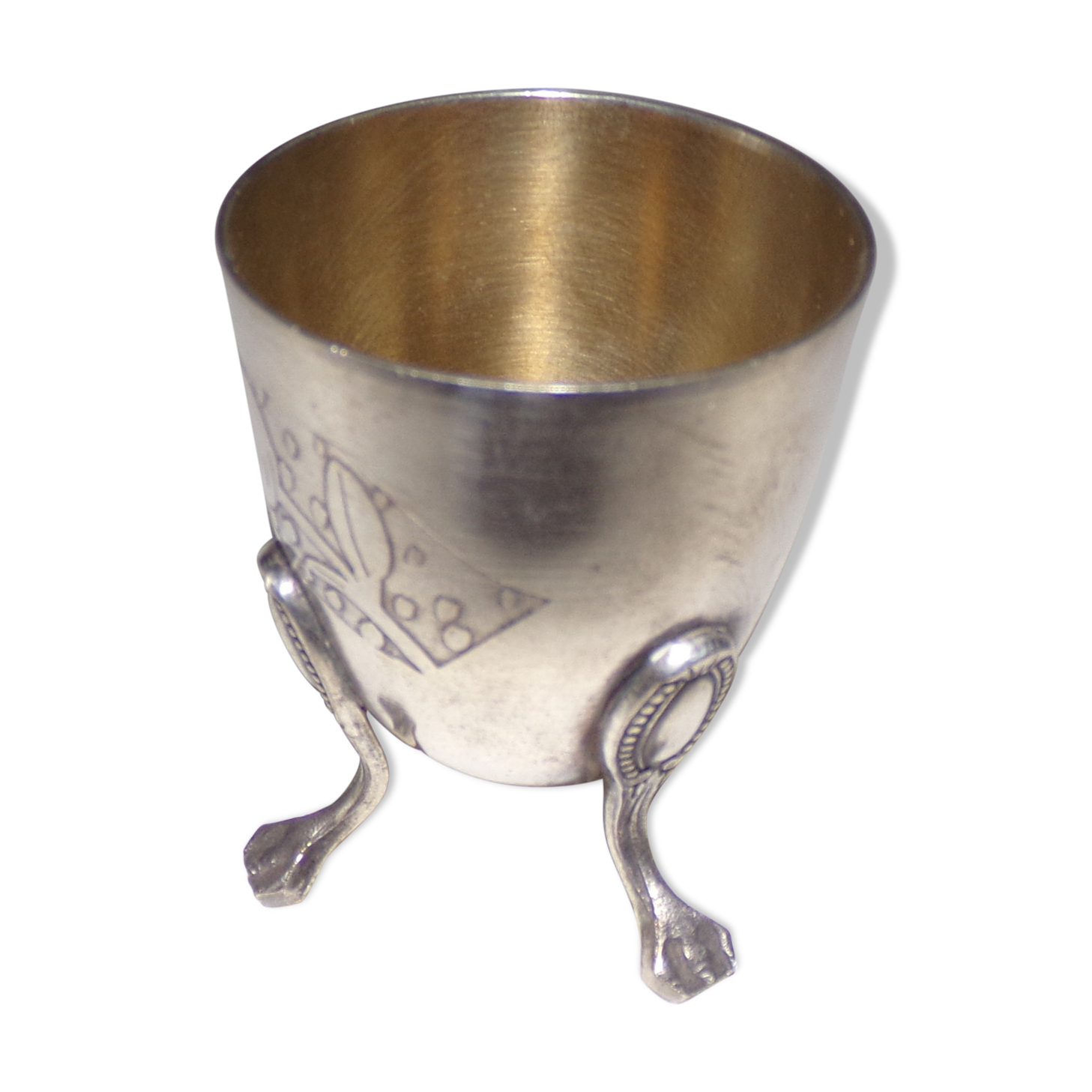 Egg cup to 3 feet