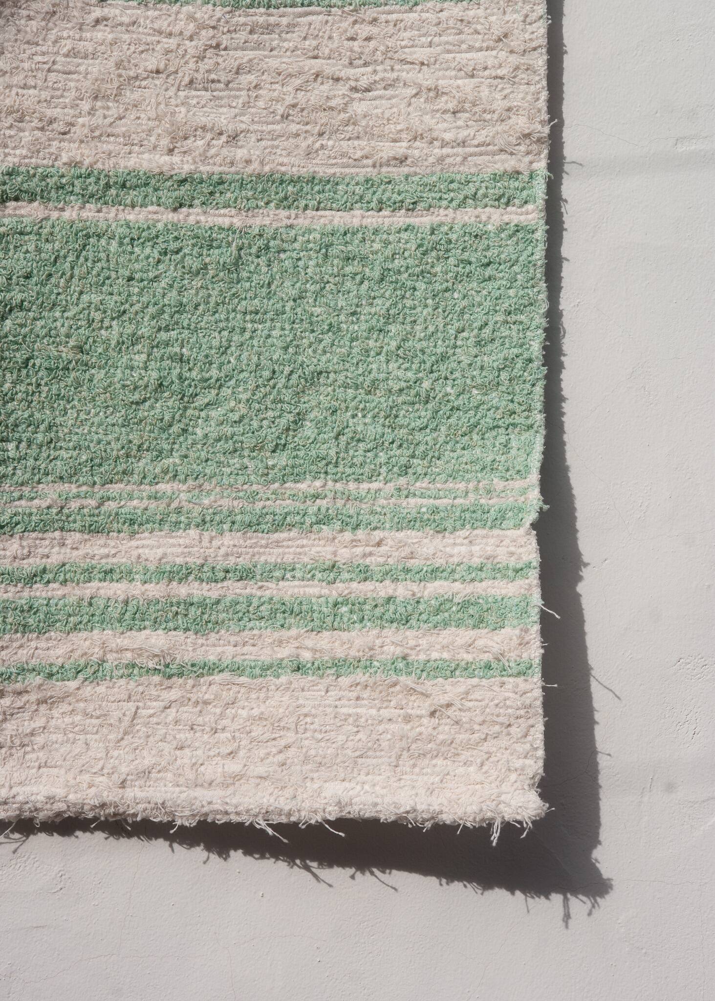 Handwoven recycled cotton rug - Mint and white
