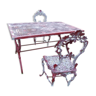 Table et chaises de jardin anciennes