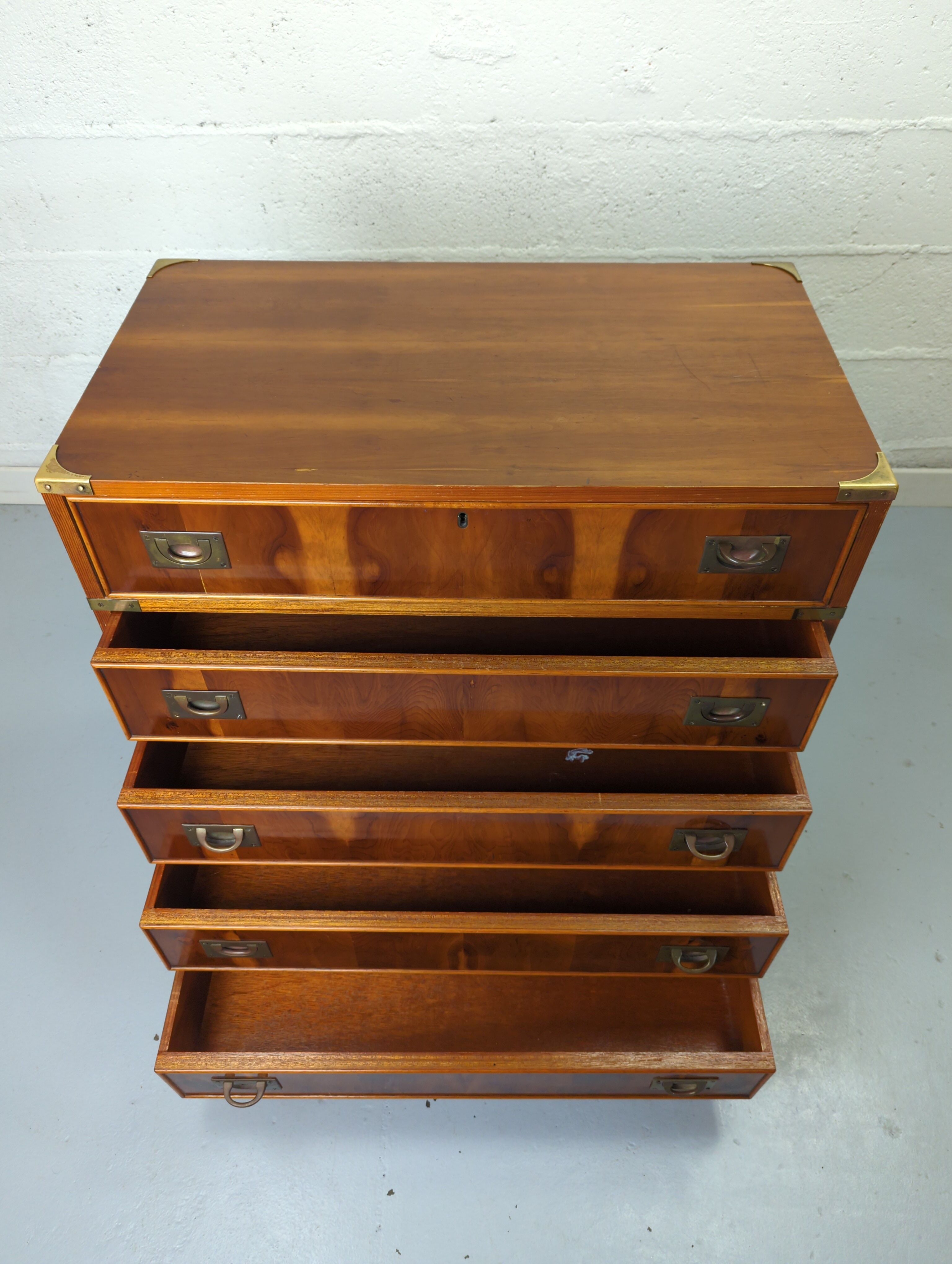 Commode marine secretary