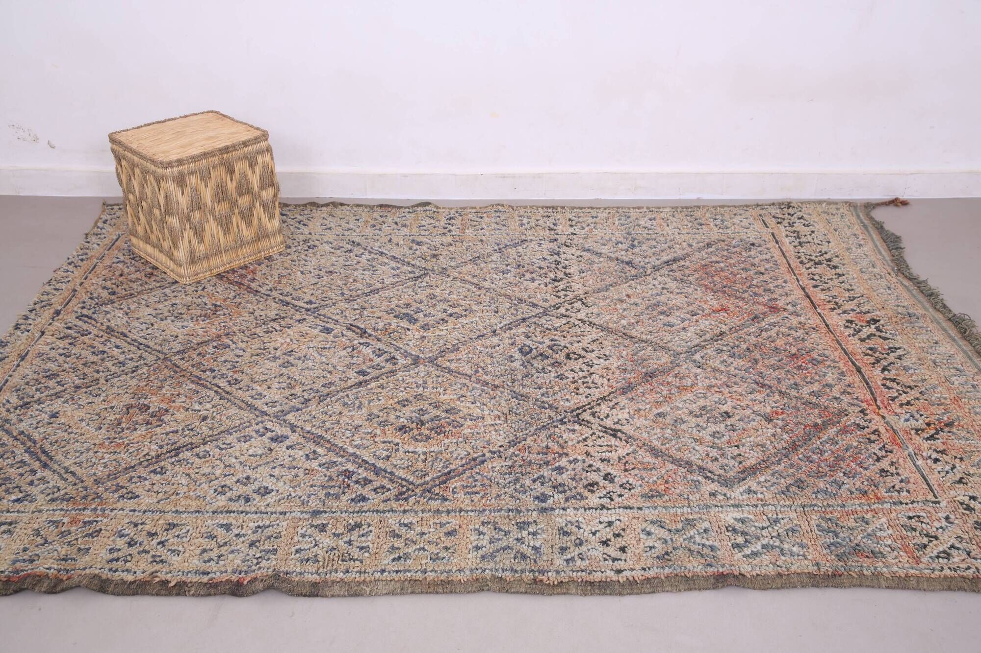 Vintage Moroccan Beni Mguild Rug 194 x 270 cm - Berber Wool Rug Handmade