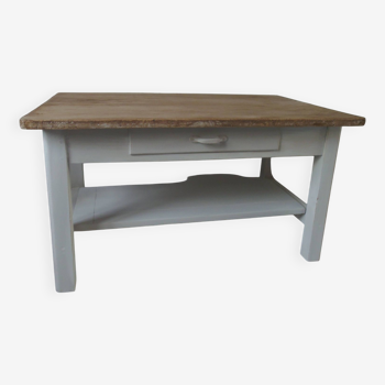 Table basse réalisée à partir d'une table vintage, patinée gris perle, plateau bois.