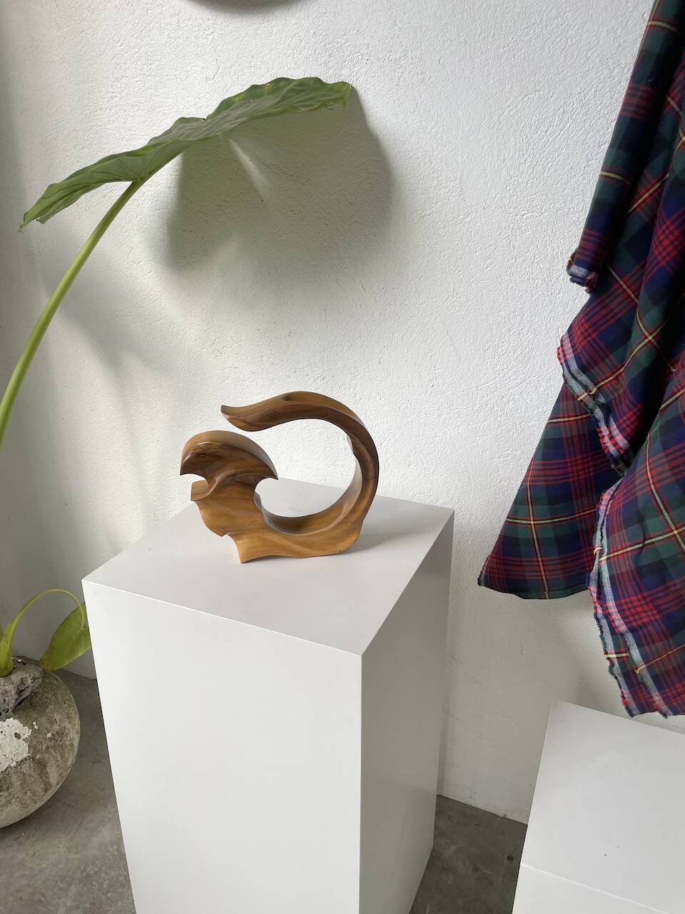 Wooden sculpture vase