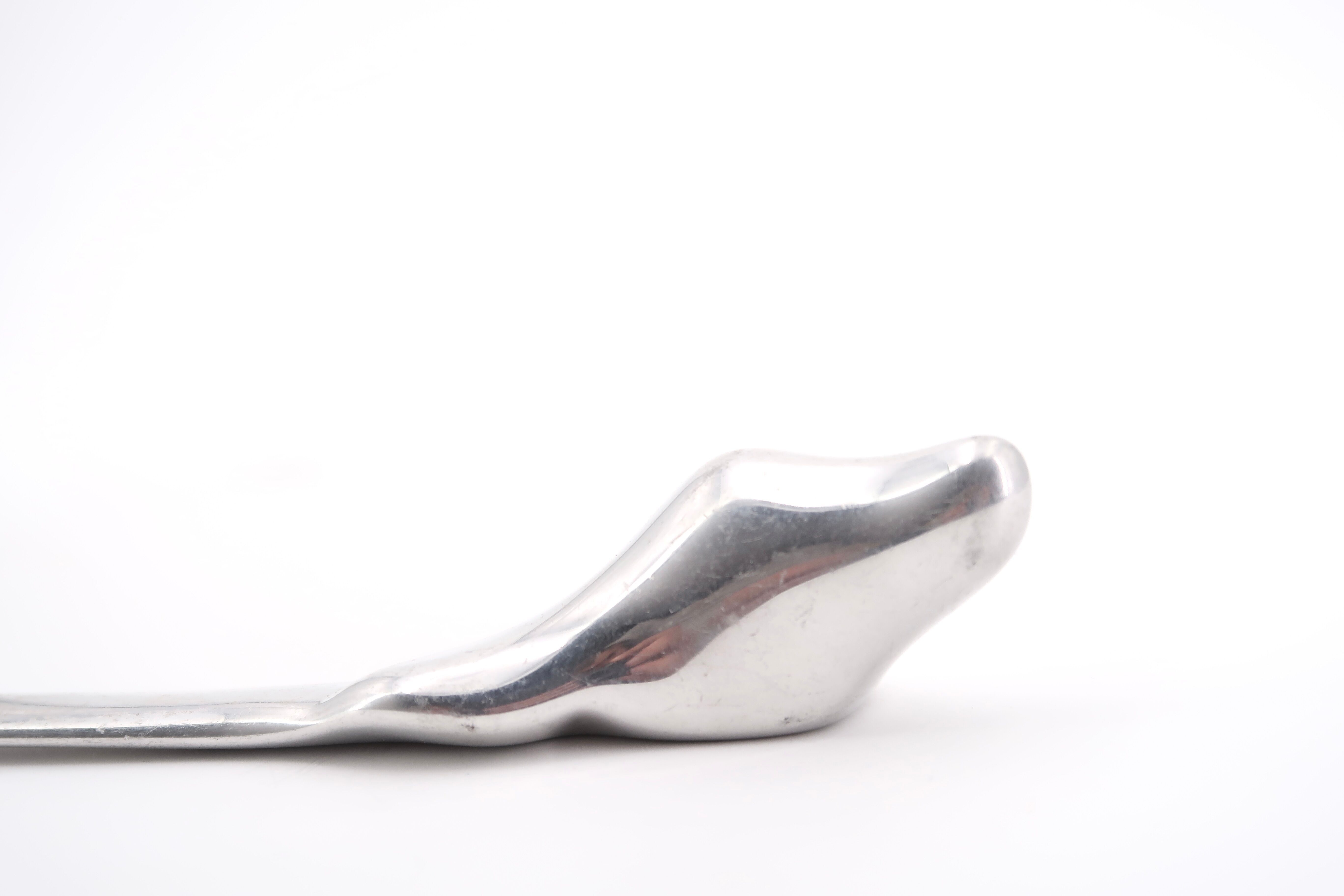 Coupe papier sculptural en aluminium Hoselton Canada