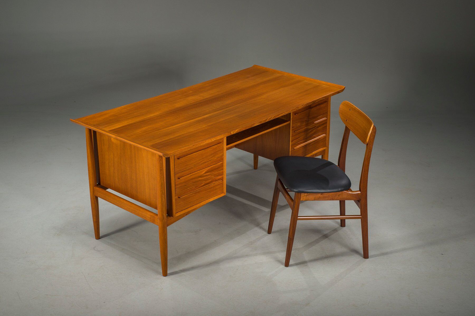 Mid-century Danish teak executive desk by Arne Vodder for H.P. Hansen, 1960s