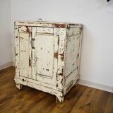 Cooler, patinated vintage Parisian sideboard