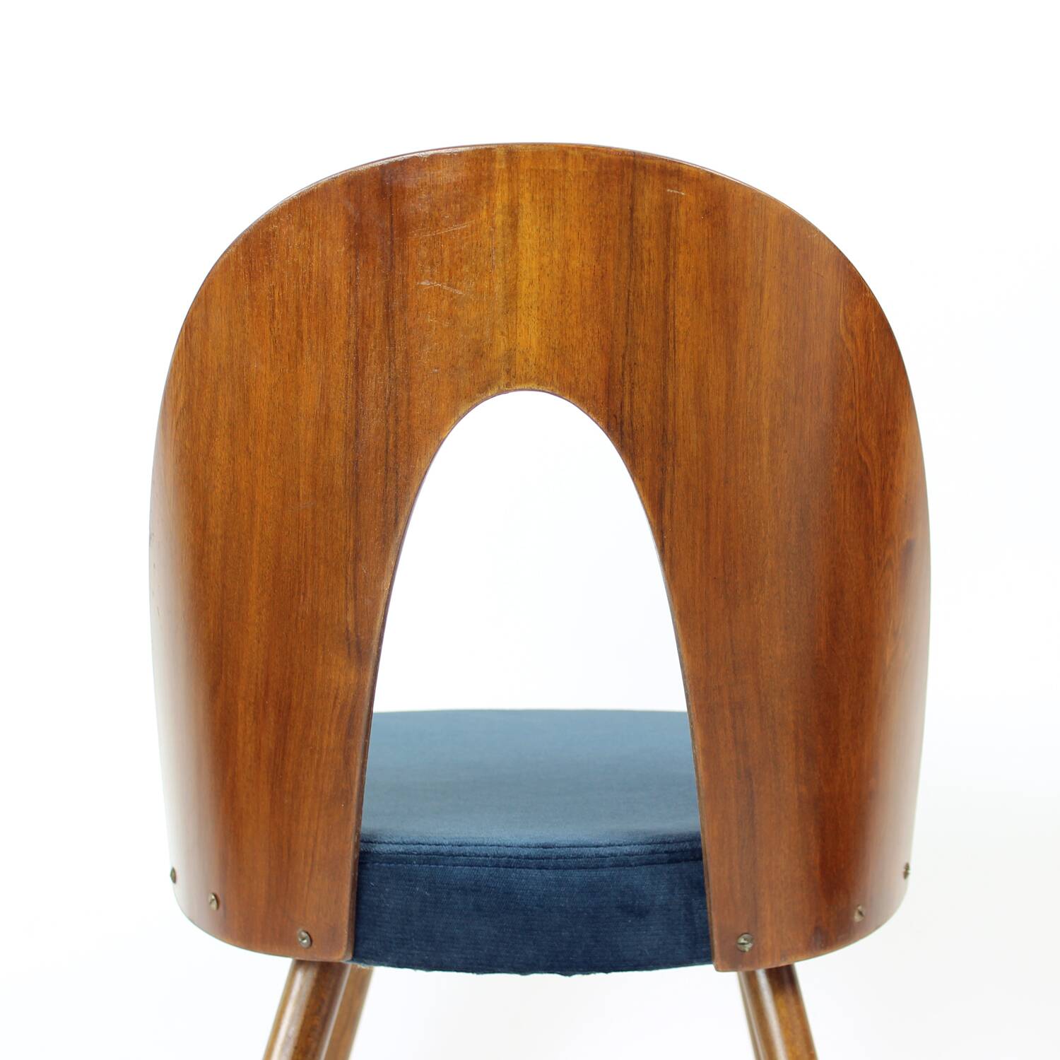 Ensemble de 6 chaises iconiques Tatra en noyer et velours par šuman, Nabytok Pravenec
