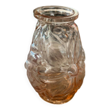 Vase rose en verre ciselé