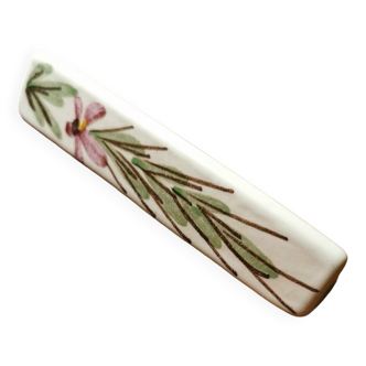Earthenware knife holder