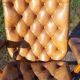 Paire de fauteuils cuir de style chesterfield