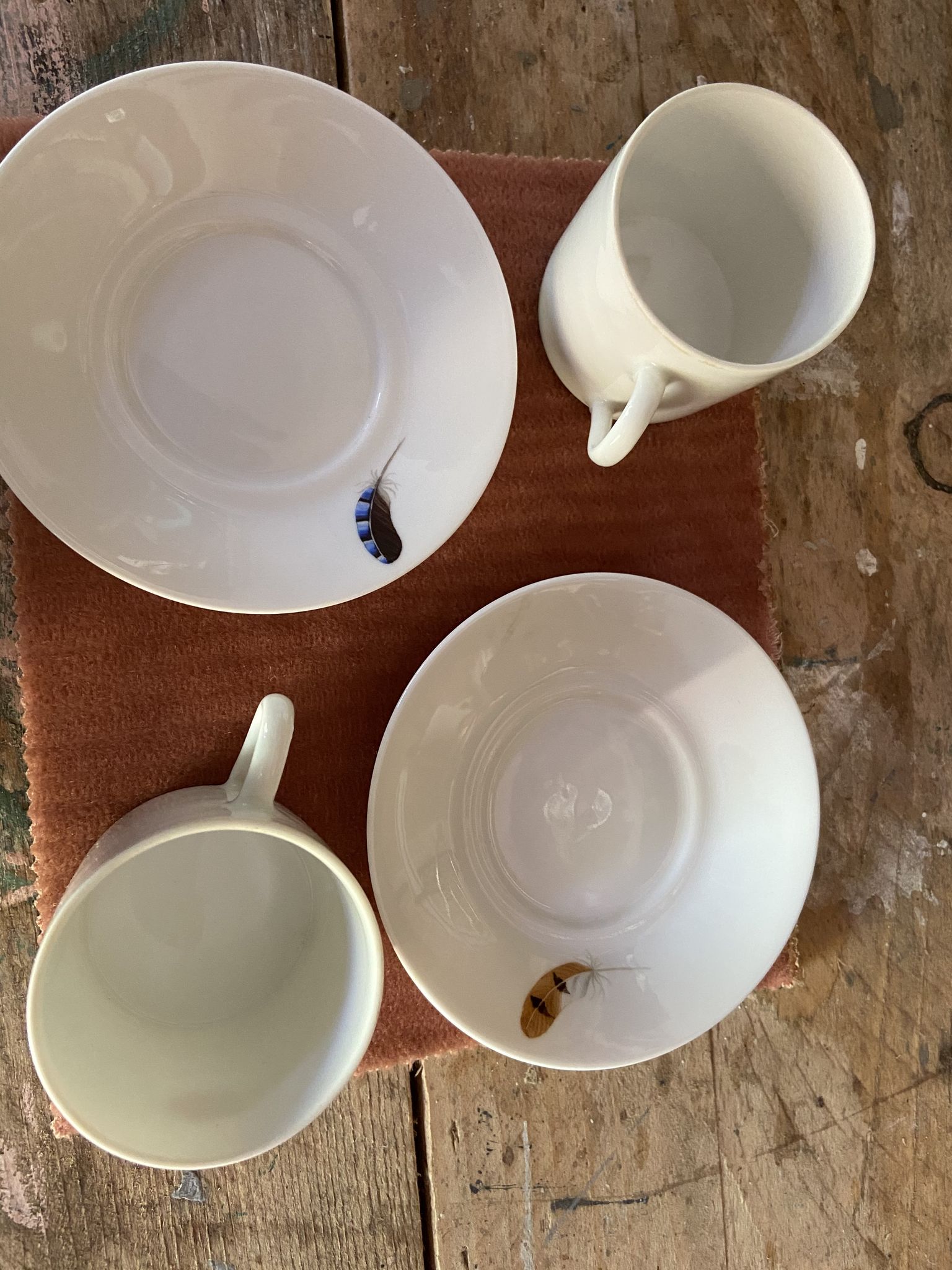 Deux tasses en porcelaine monastiques