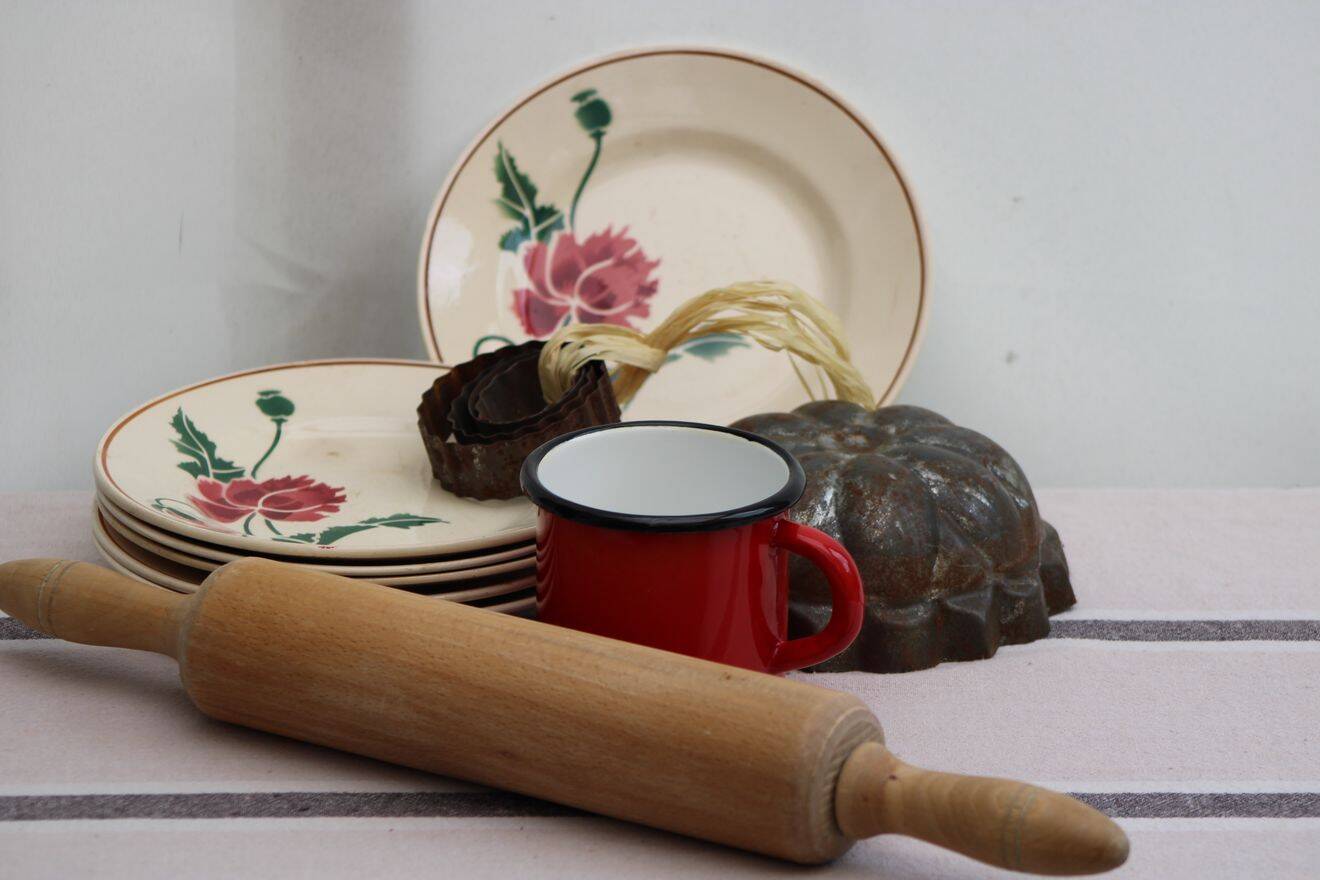 Set of 6 ceramic dessert plates