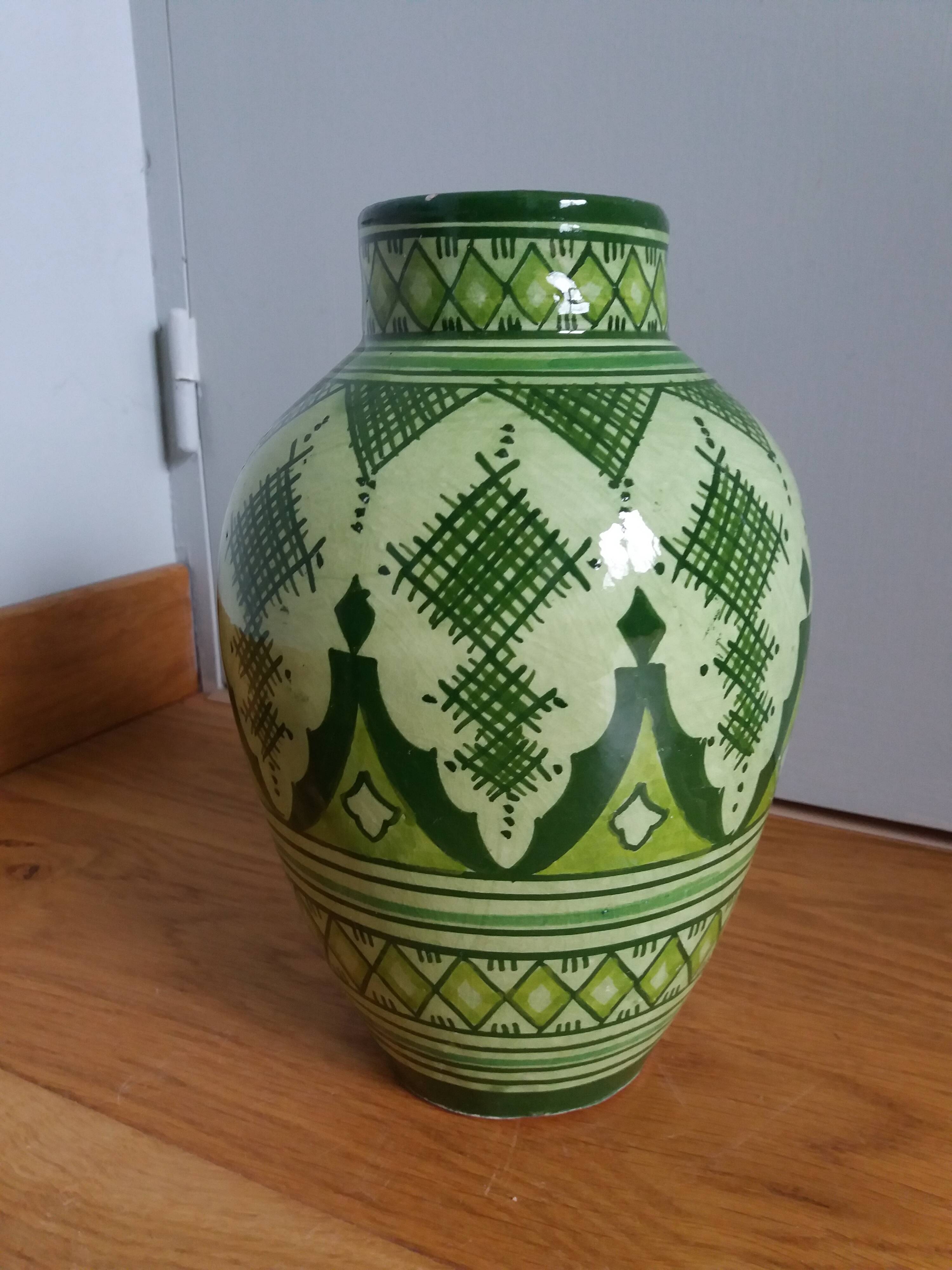Safi vase signed