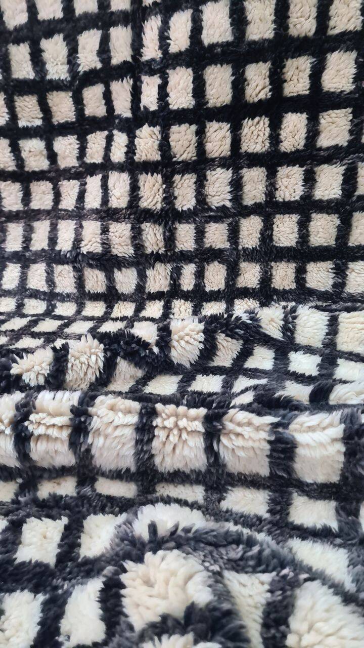 High quality Mrirt Moroccan rug with geometric design