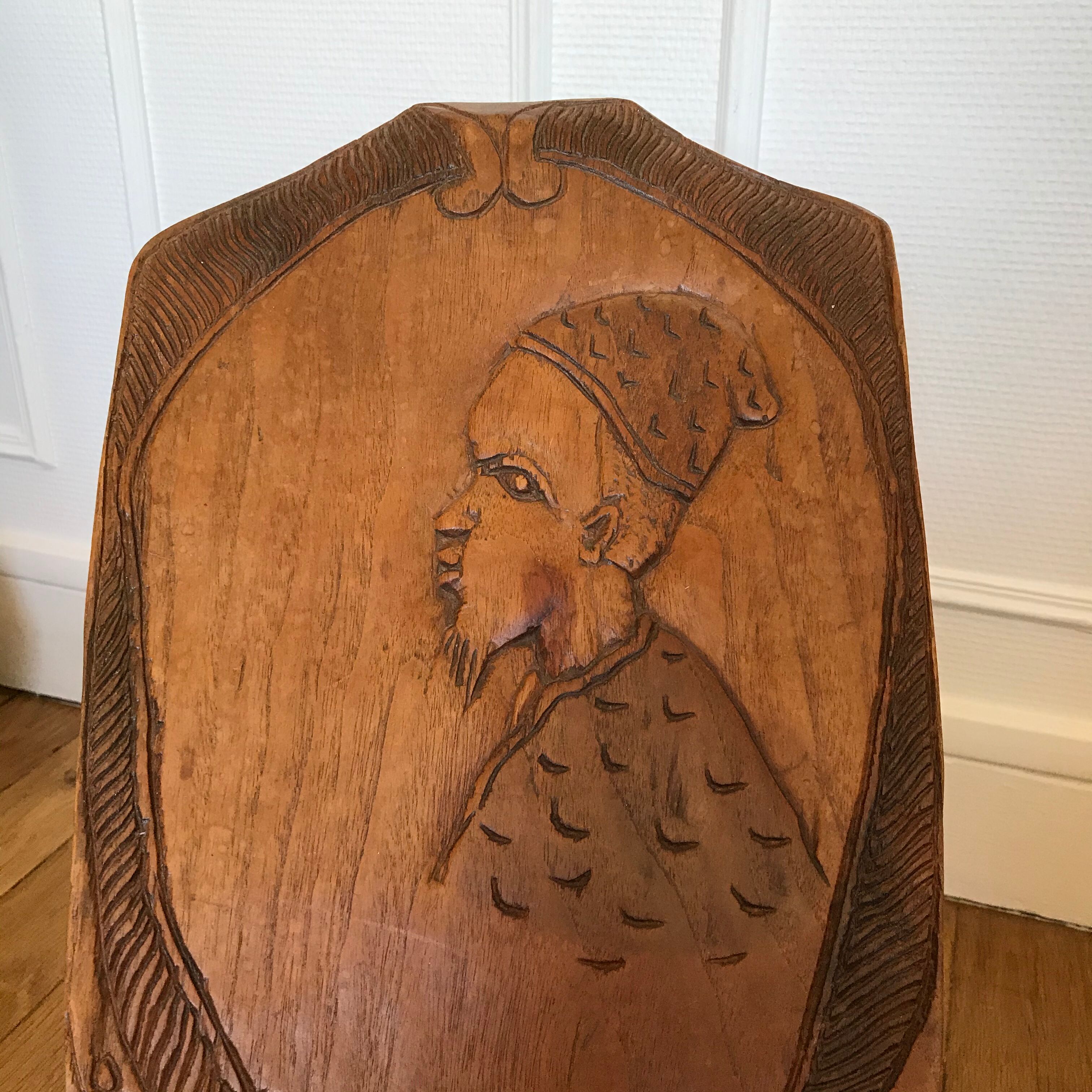 Ethnic palaver chair