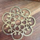 Golden trivet