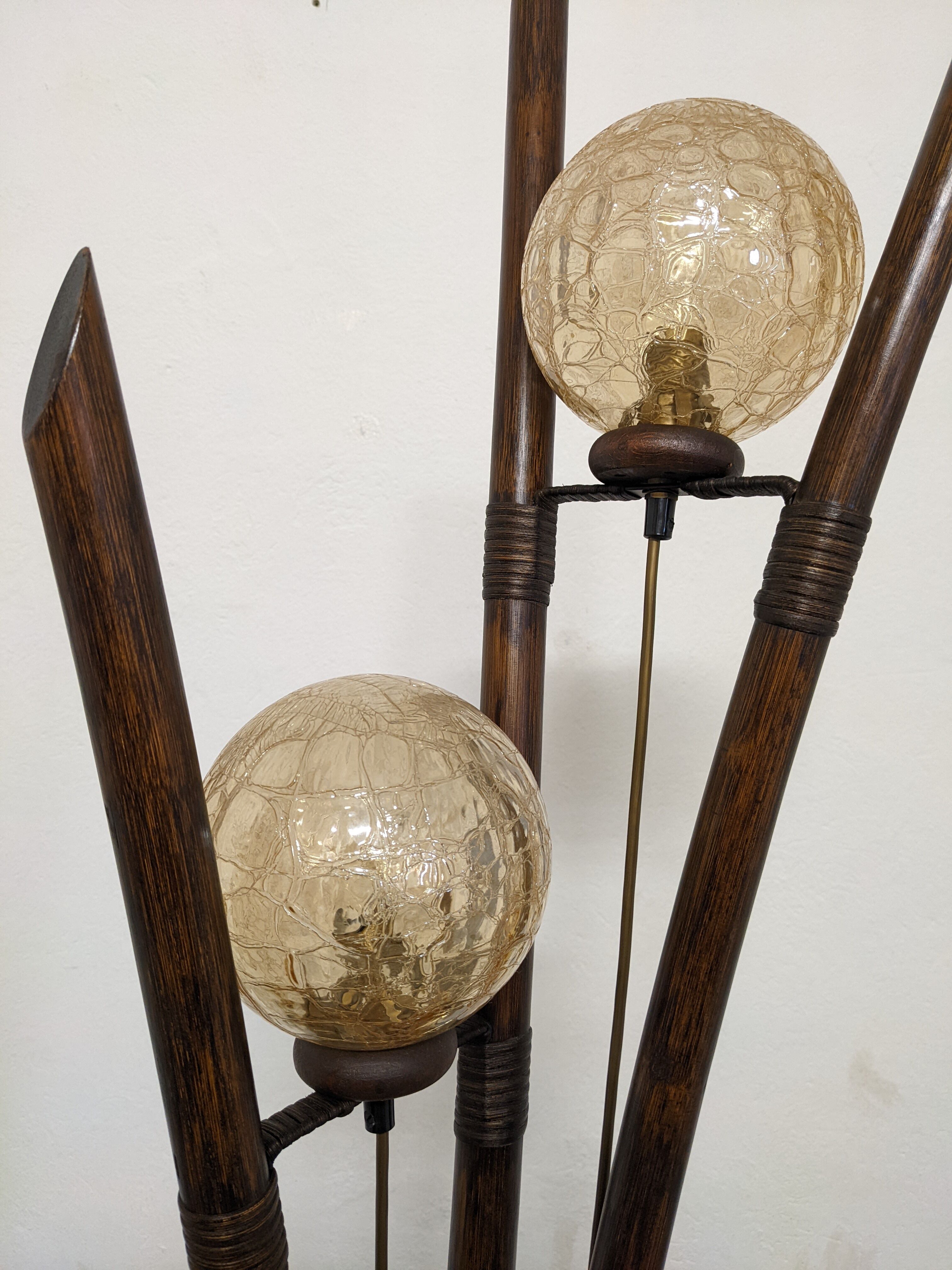 Tripod lamp in bamboo and glass from the 60s/70s
