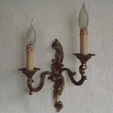 Vintage French bronze wall sconce with acanthus leaves and two light arms 51