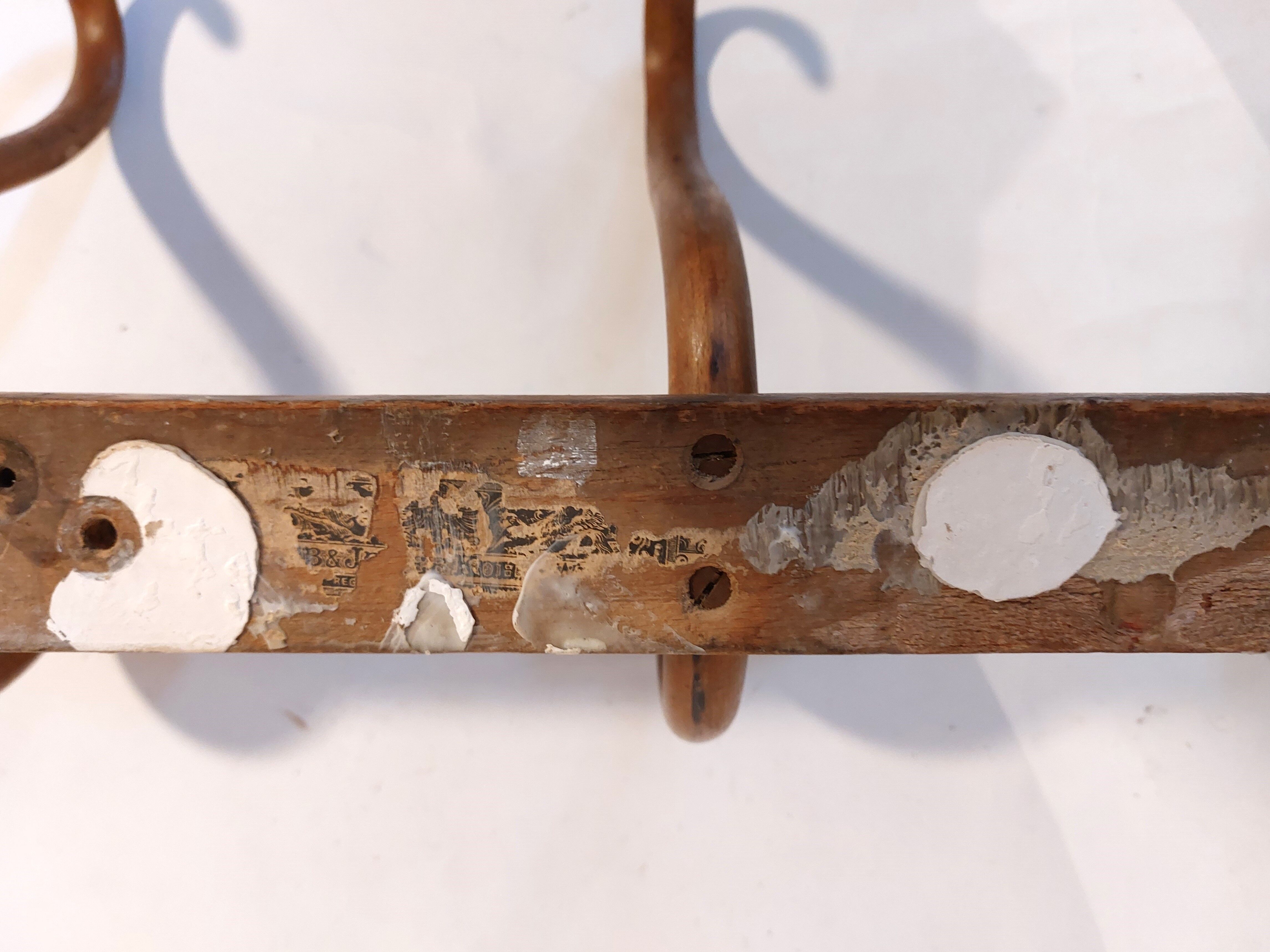 Curved wooden coat rack 3 walnut hooks Jacob & joseph Kohn 1900/1920.