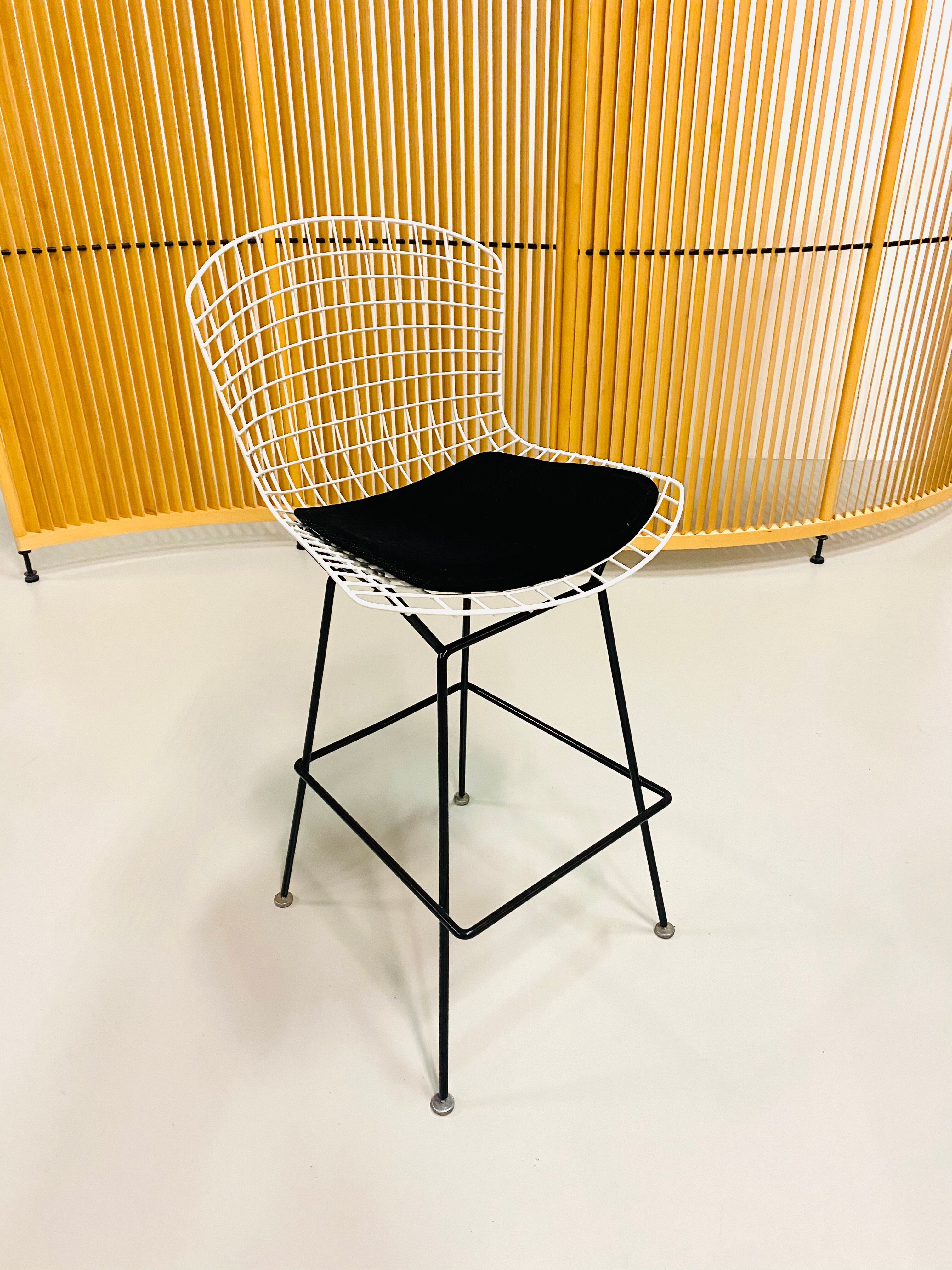 Wire barstools by Harry Bertoia for Knoll, 1960