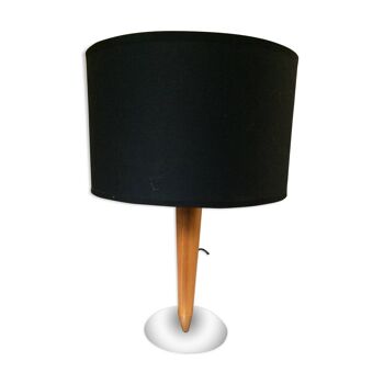 Lampe , pied en bois clair et socle inox, abat- jour noir