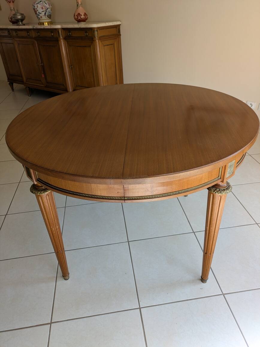 Table(diamètre 110 ) style  louis xvi  merisier