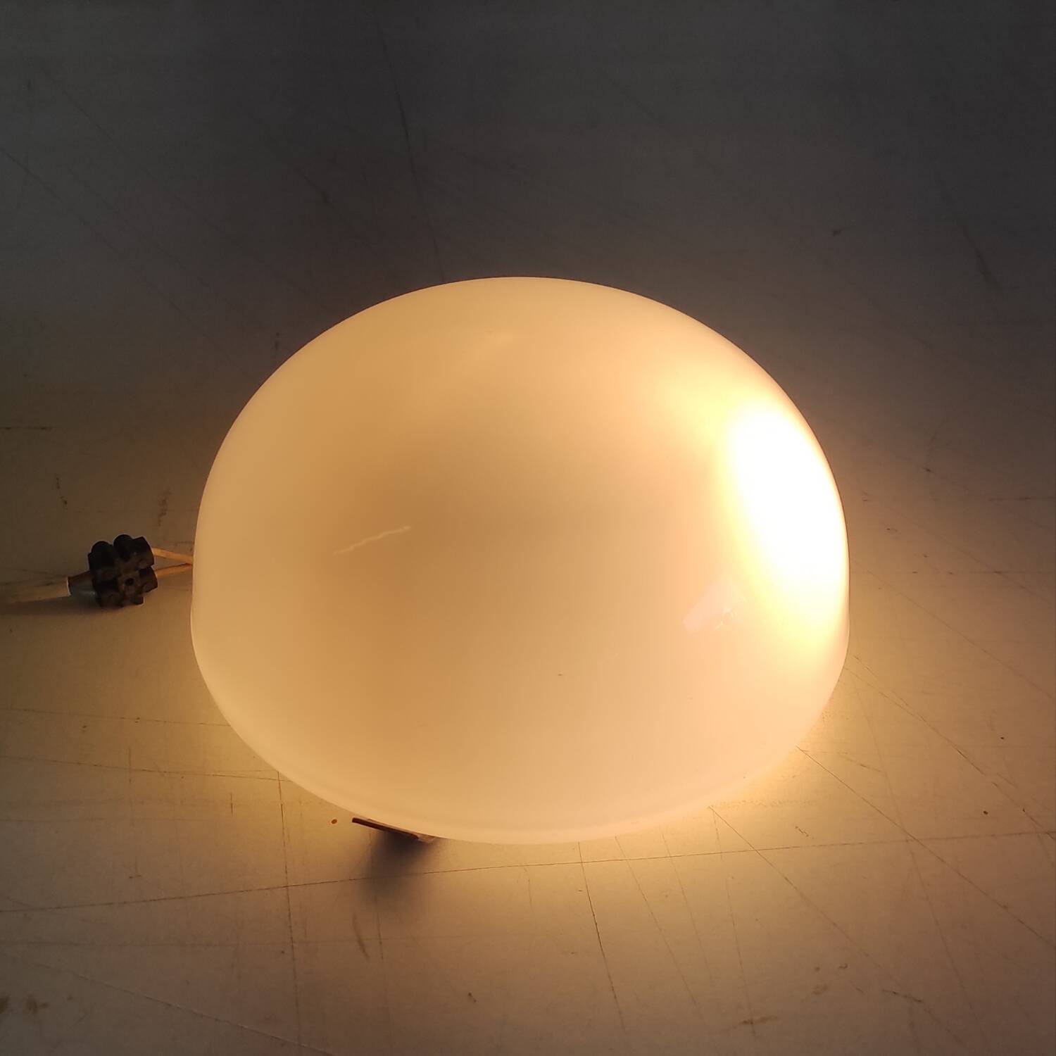 Ceiling light or globe wall lamp opaline diameter 15 cm. Mid 20th century.
