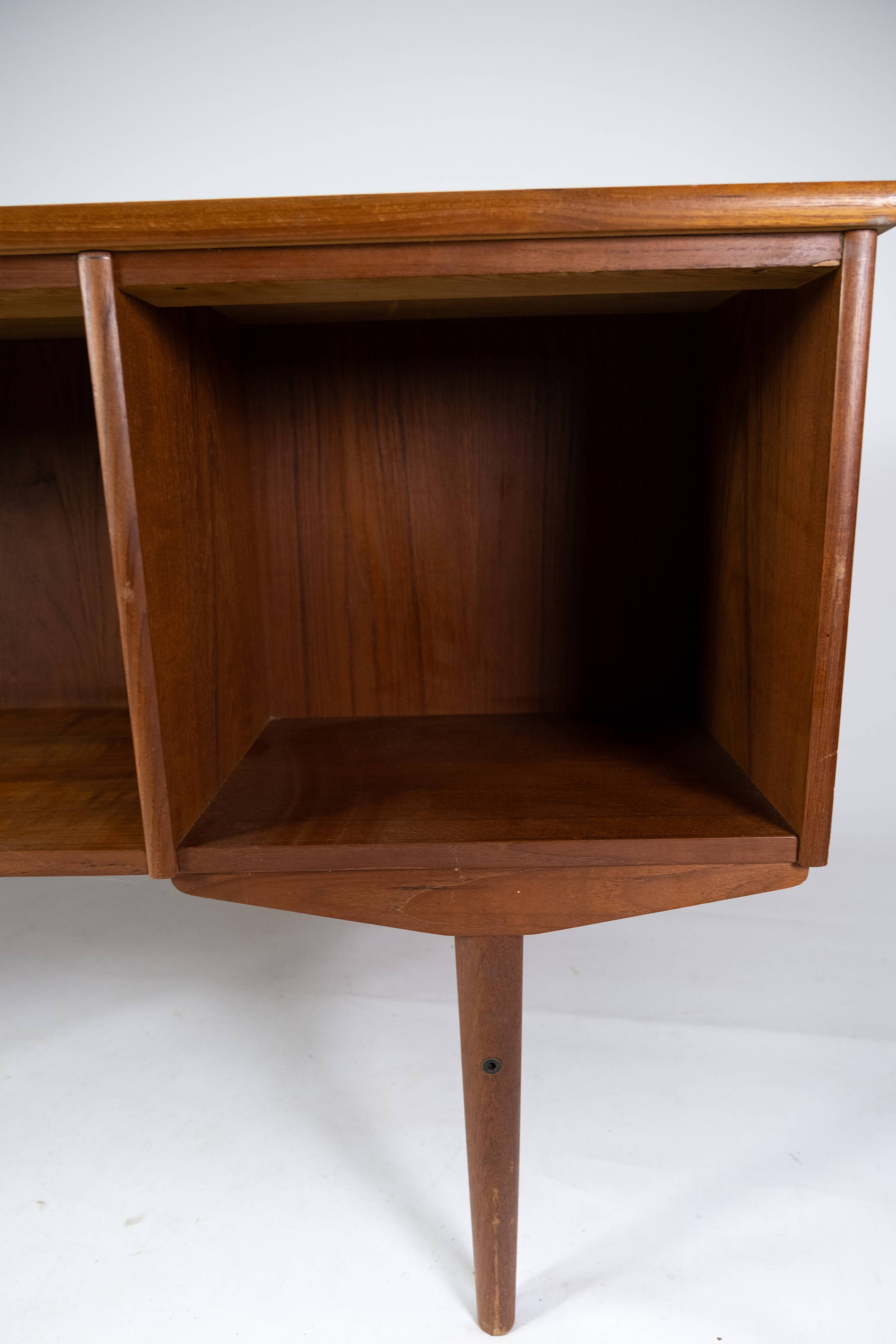 Bureau en teck de design danois des années 1960