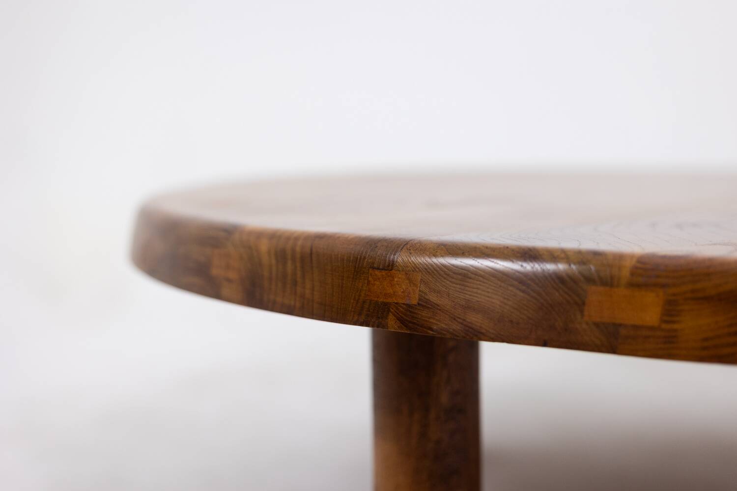 Pierre Chapo. Table basse en orme massif blond. Années 1970.